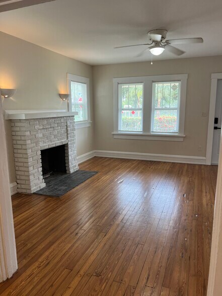 Living Room - 5915 N Flagler Dr