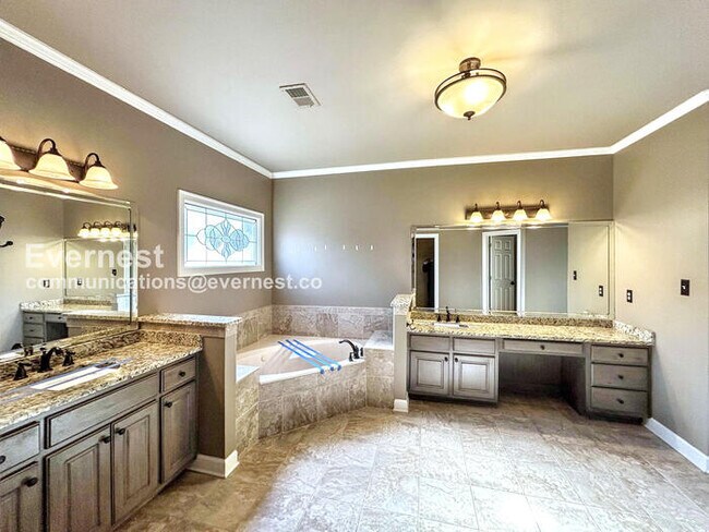 Building Photo - 10265 Buckland Bluff Cove