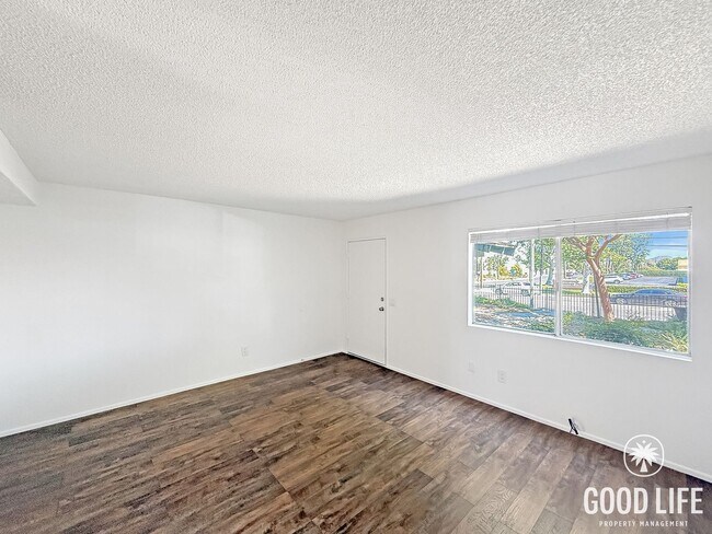 Building Photo - Comfortable 2BD/1.5BA Condo in Riverside with Private Patio, Community Pool & One Car Garage