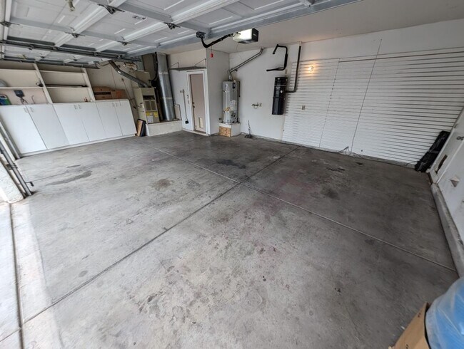 Building Photo - 2704 N Ontario Dr