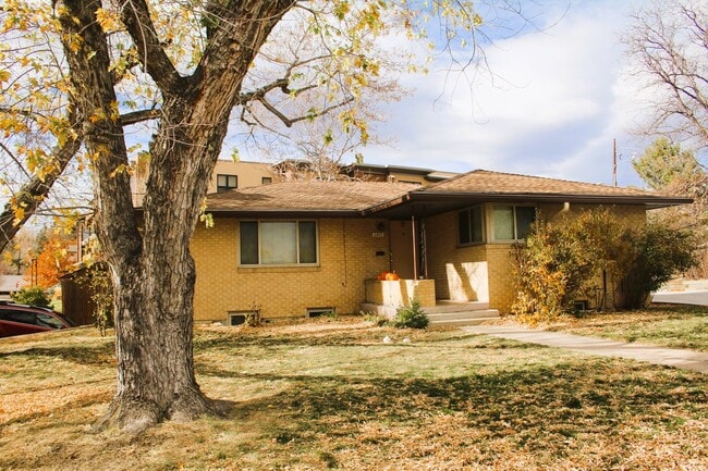 Building Photo - Available for 2026-2027 Fall Pre-Leasing! ...