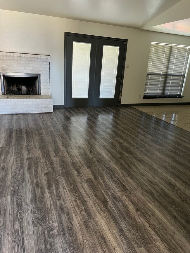 Building Photo - 3016 Hillsdale Ave