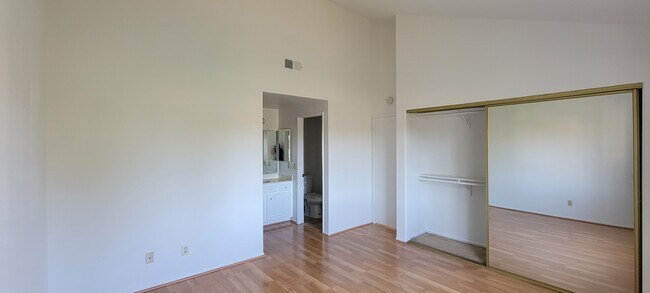 Master bedroom - 740 Breeze Hill Rd