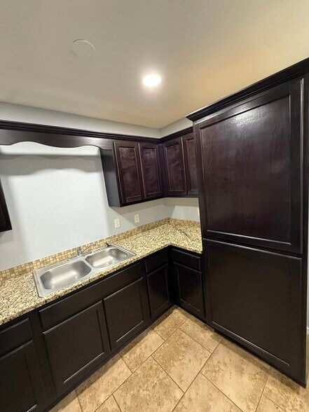 Building Photo - 11114 Baywood St