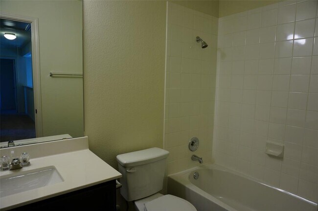 Building Photo - 384 Discovery