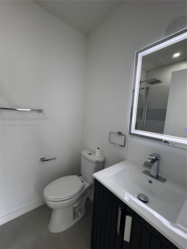 Building Photo - 2855 Royal Palm Ave