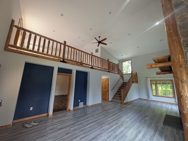Building Photo - Spacious 4BR Home Near Sacheen & Davis Lake