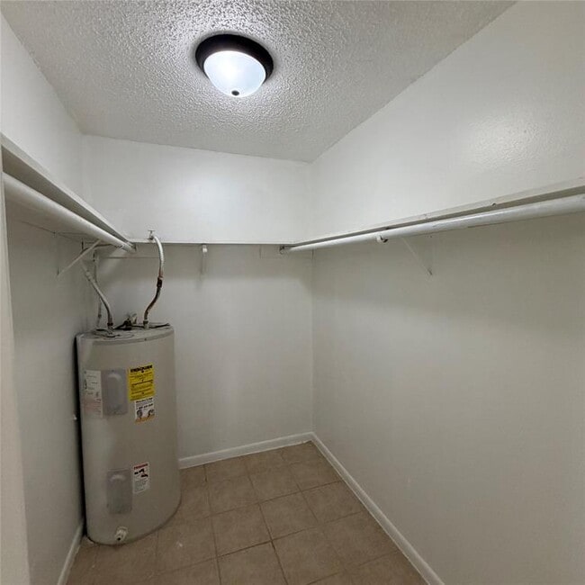 Building Photo - 1301 Greenlawn Pkwy