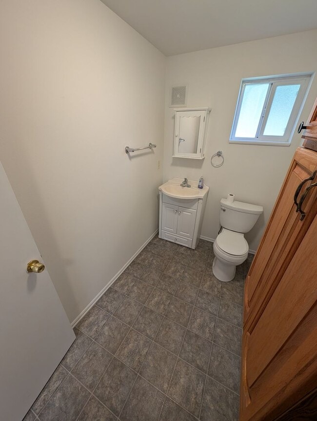 Building Photo - Charming 2 Bed Rental w Bonus Space & Loft! Available Now!