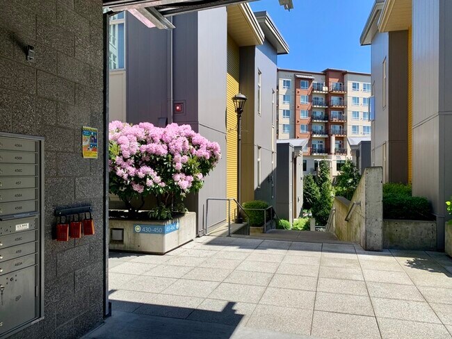 Building Photo - 2 Bedroom on Creekside with Balcony (ADA)