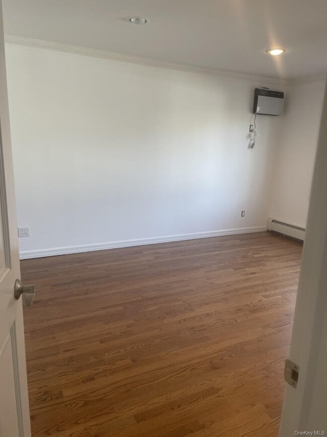 Building Photo - 1016 Oaks Dr