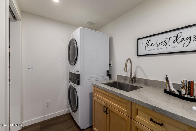 Building Photo - 12005 N Panorama Dr