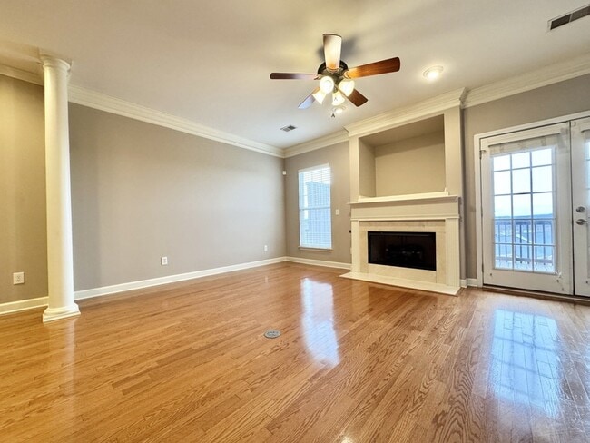 Building Photo - 1801 Brentwood Pointe