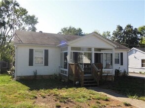 Building Photo - 1706 Kirby Dr