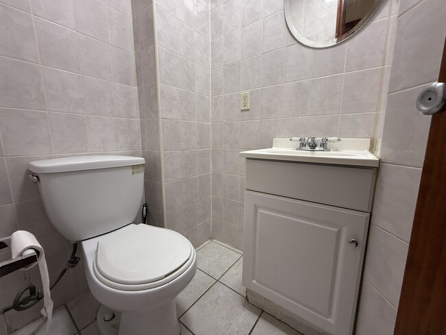 Building Photo - 811 Minnie Pl