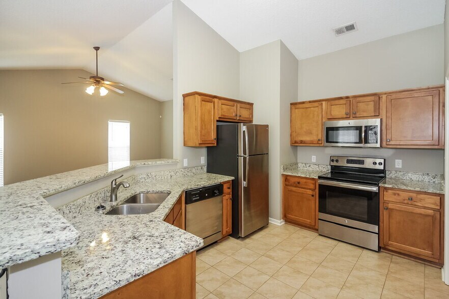 Building Photo - 6331 White Hawk Ln