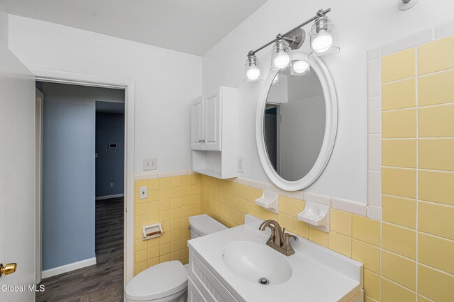 Building Photo - 7 Elgin St