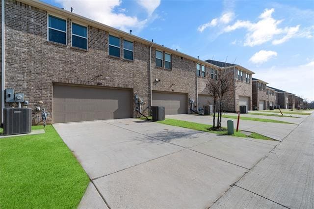 Building Photo - 925 Utica Dr