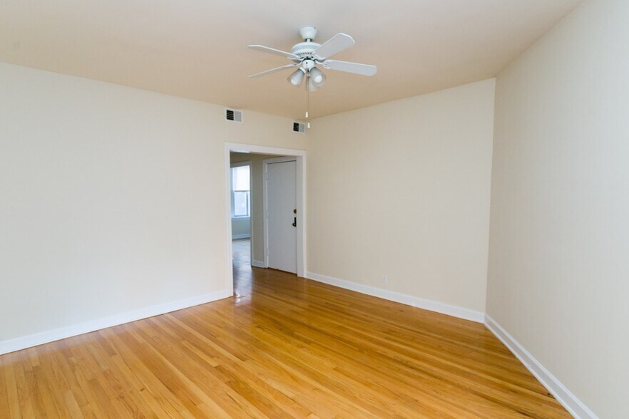 Building Photo - 559 W Aldine Ave