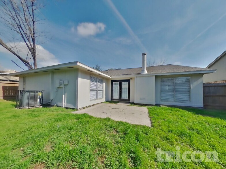 Building Photo - 11451 Stoughton Dr