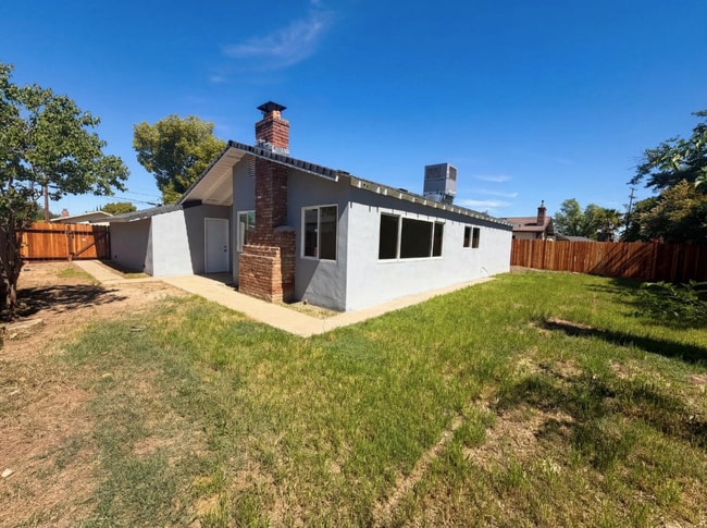 Building Photo - 1128 Hobart Dr