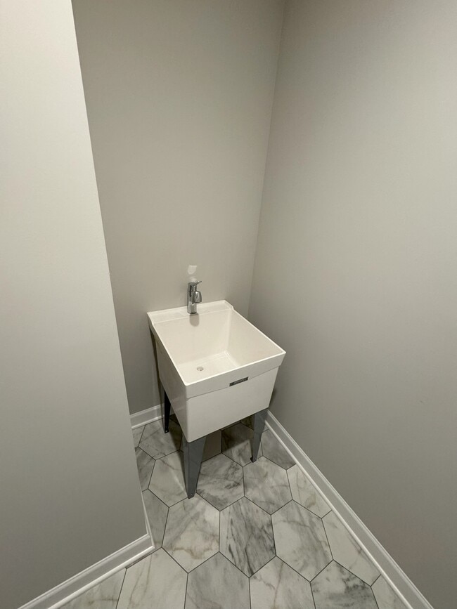 Building Photo - 10692 Burnt Rock Rd