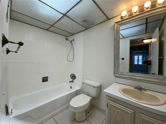 Building Photo - 13685 NE 10th Ave