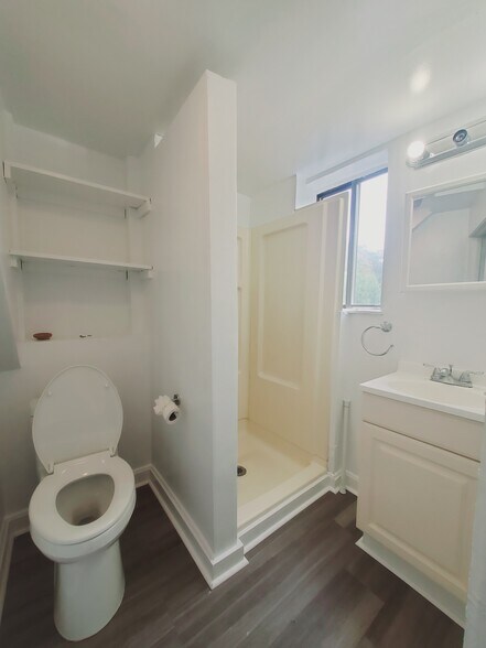 Building Photo - 76 Lindale St