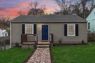 Building Photo - Charming 2-Bedroom Main-Floor Home with Fenced Yard & Utilities Included