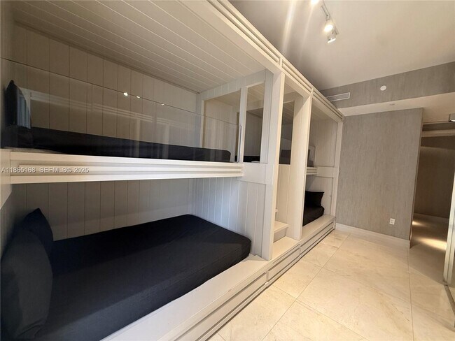 Building Photo - 17749 Collins Ave