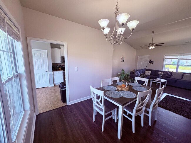 Building Photo - 174 Moonstone Ct