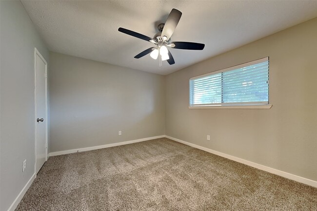 Building Photo - 10002 Peachridge Dr