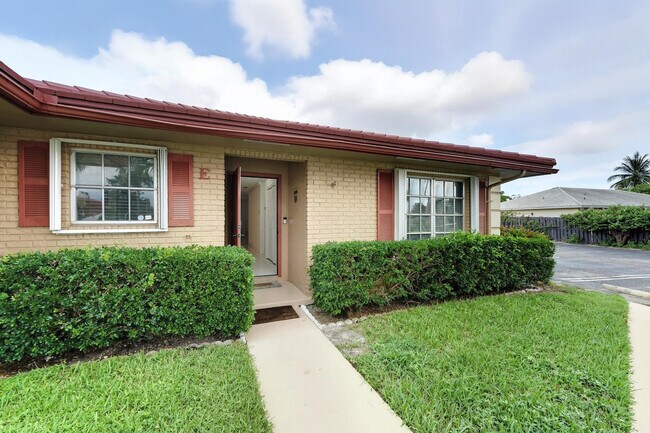 Building Photo - 1443 SW 27th Ave