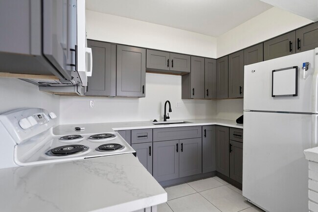 Building Photo - 810 Lake Shore Dr