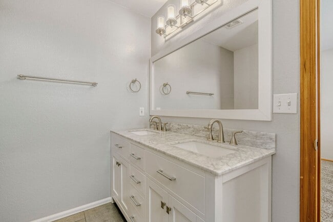 Building Photo - Well Maintained Home in Thornton