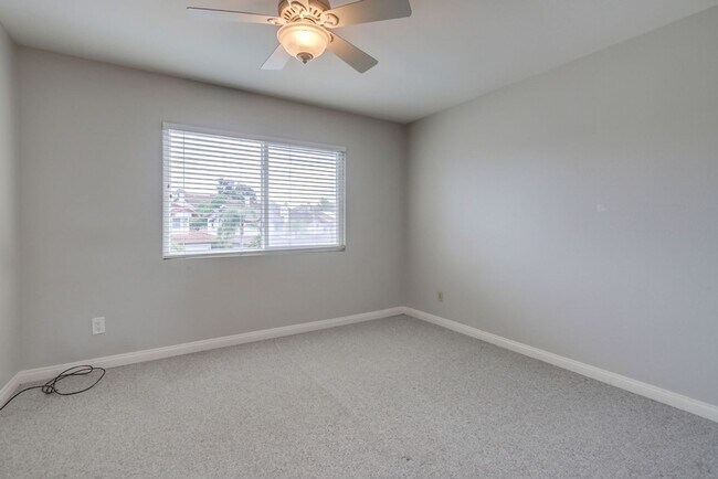 Building Photo - **Available Now*** Encinitas,  4 bedroom, 2.5 bathroom with 2 car garage***