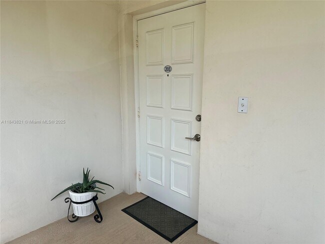Building Photo - 3151 N Course Ln