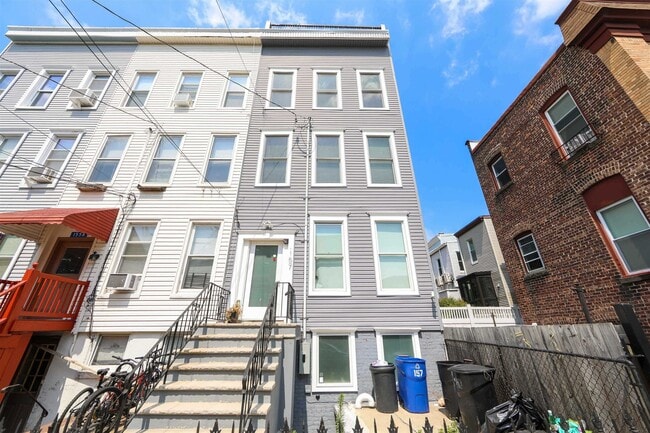 Building Photo - 157 Sherman Ave