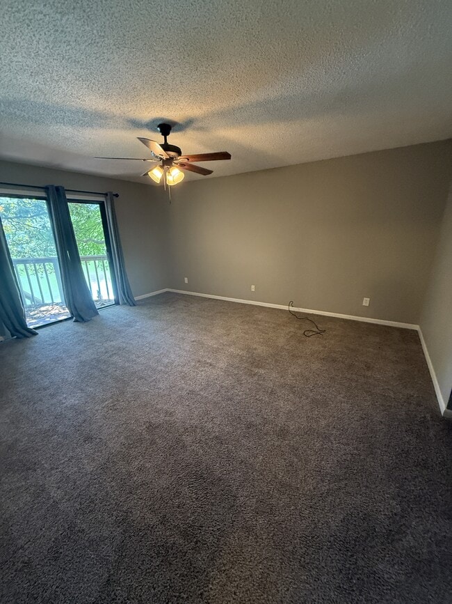 Building Photo - 504 Main St