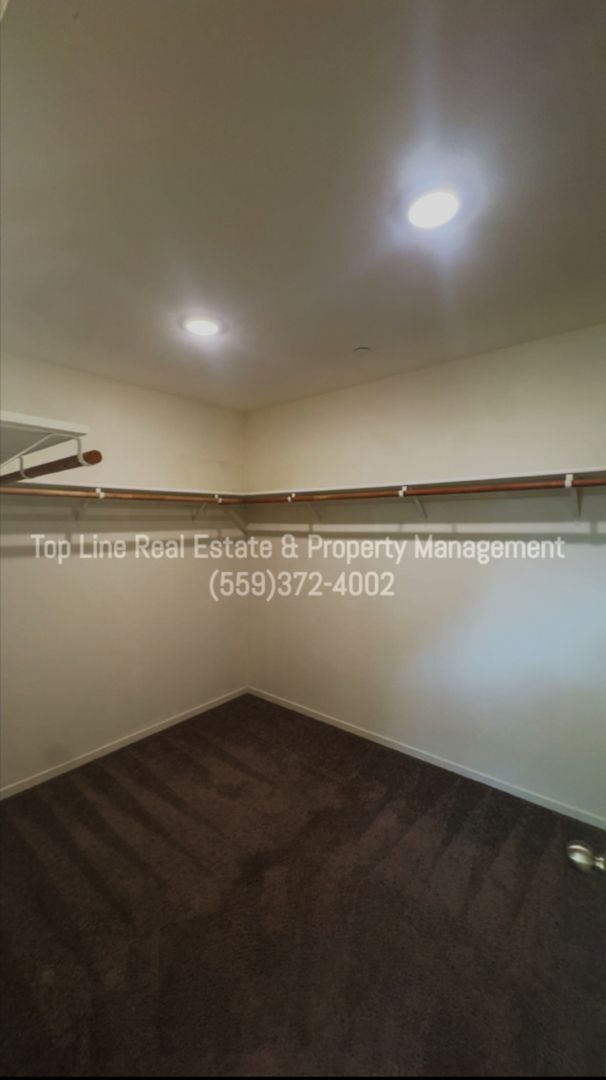 Building Photo - Newer home in desirable part of Visalia!!