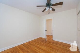 Building Photo - 1 bedroom in Chicago IL 60613