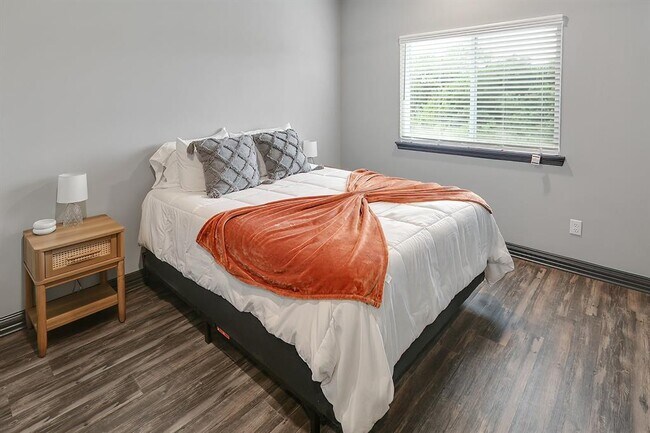 Building Photo - 1451 Associates Ave