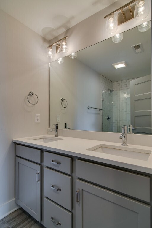 Building Photo - East Nashville Townhome Available Now!