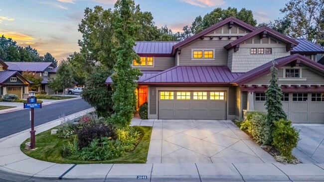 Primary Photo - Luxury 3-Bedroom, 2.5-Bath Townhouse Retre...
