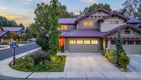Building Photo - Luxury 3-Bedroom, 2.5-Bath Townhouse Retre...