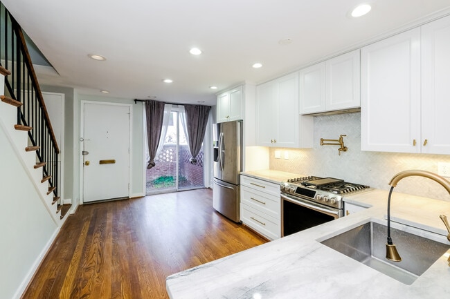 Building Photo - 847 3rd St SW