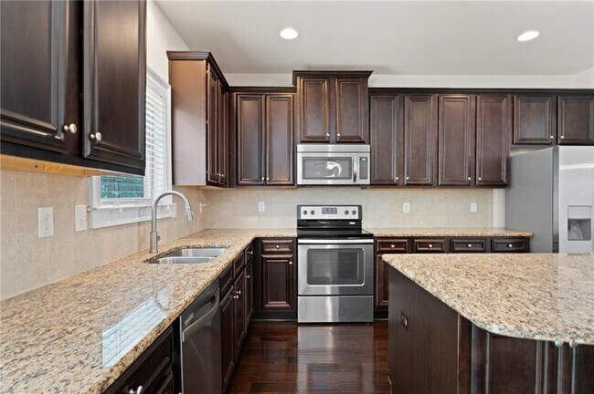 Building Photo - 165 Regency Pl