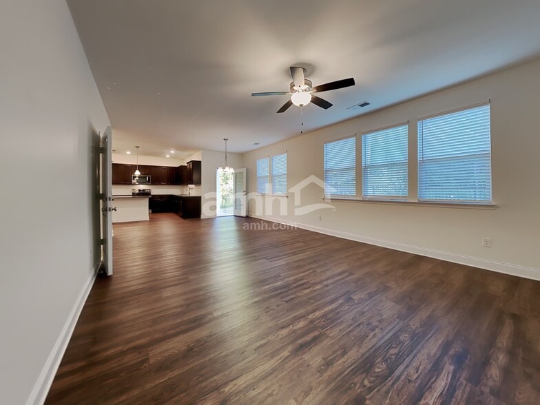 Building Photo - 605 Lk Vis Ct