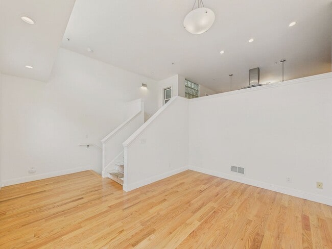 Building Photo - 853 De Haro St