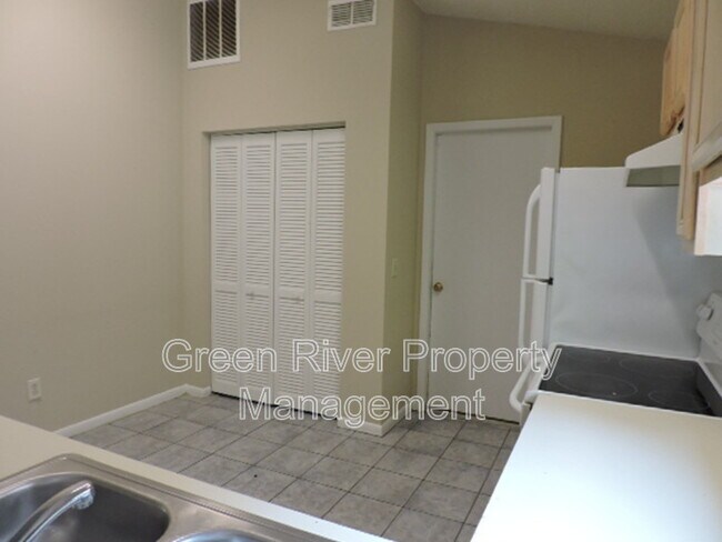 Building Photo - 8710 Pinevalley Ln